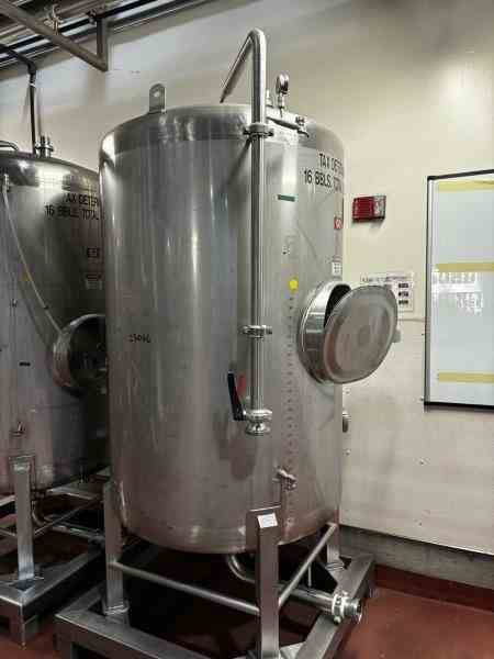 16-bbl-dme-stainless-steel-tank
