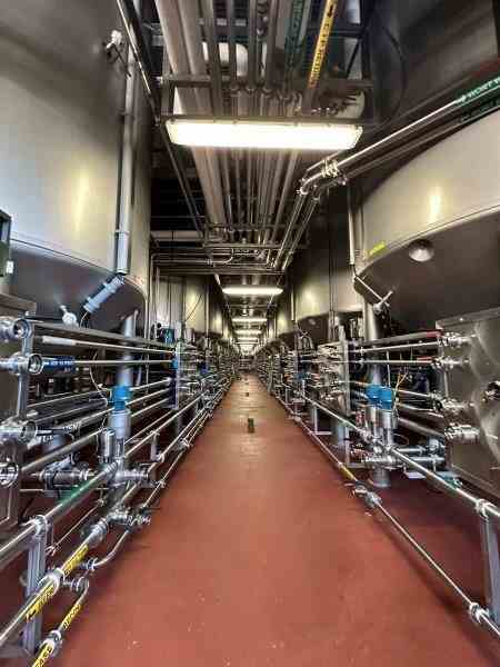 210,000 hl/yr (179,000 U.S. Beer Barrels) Brewery